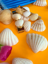 Load image into Gallery viewer, Rose Gold Seashell Hair Clip
